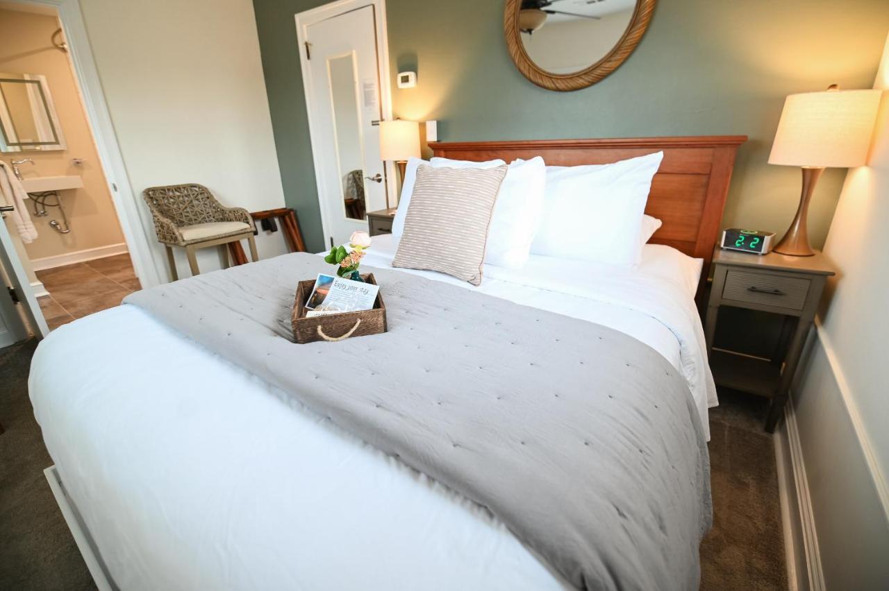 The Lakehouse Inn Geneva Bagian luar foto